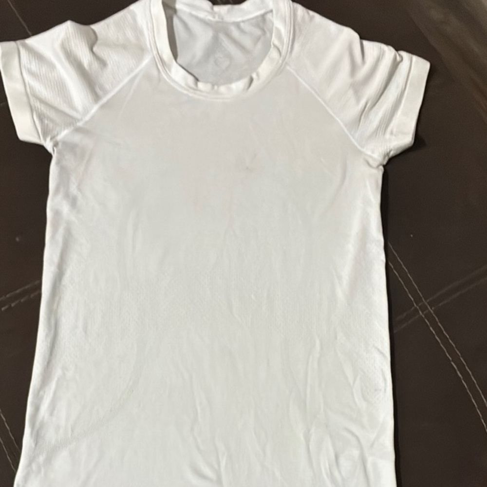 Swiftly Tech Short-Sleeve Shirt 2.0
Hip Length